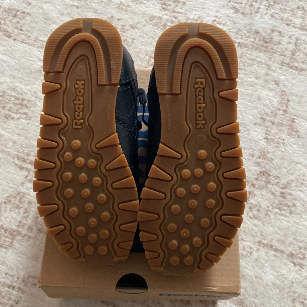 Reebok Classic Leather Toddler sz. 10C Black/Gum - Picture 5 of 7